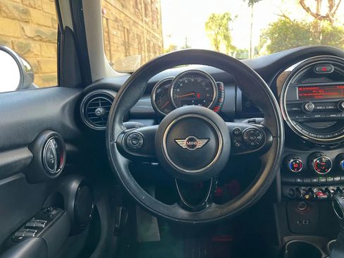 Used 2015 MINI Cooper 4-Door Hardtop image 9