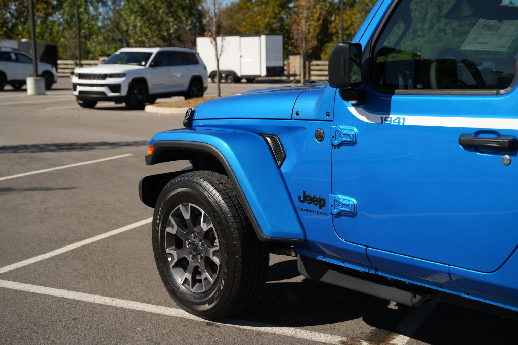 New 2026 Jeep Gladiator Sport AWD/4WD image 38