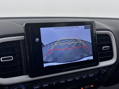 Used 2025 Hyundai Venue Limited image 23