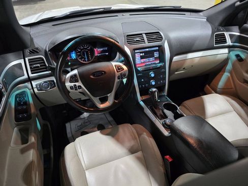 Used 2015 Ford Explorer XLT w/ Equipment Group 202A AWD/4WD image 28