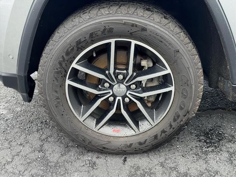Used 2018 Jeep Grand Cherokee Trailhawk AWD/4WD image 9