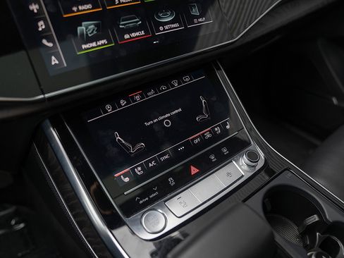 Used 2019 Audi Q8 Prestige w/ Luxury Package image 13