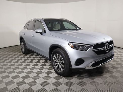 Certified 2025 Mercedes-Benz GLC 300 image 3