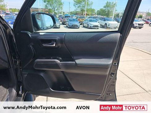 Used 2019 Toyota Tacoma TRD Sport AWD/4WD image 40