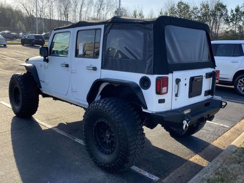 Used 2018 Jeep Wrangler Unlimited Rubicon w/ Connectivity Group image 6
