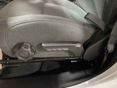 Used 2025 Jeep Gladiator Sport image 12