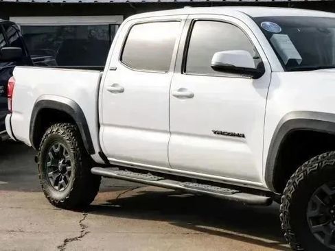 Used 2021 Toyota Tacoma SR5 w/ Trail Edition AWD/4WD image 9