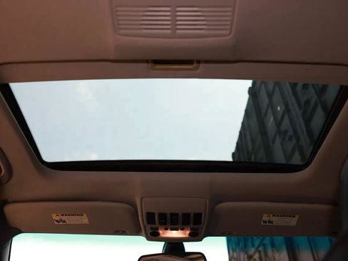 Used 2009 BMW 550i Sedan image 26