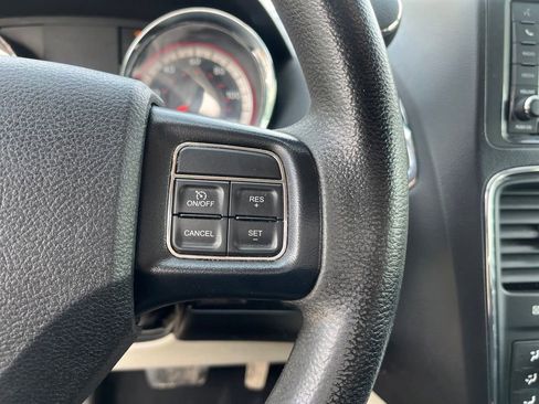 Used 2019 Dodge Grand Caravan SE image 17