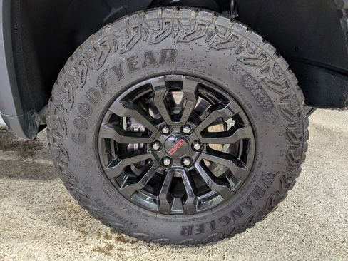 Used 2023 GMC Sierra 1500 AT4X image 15