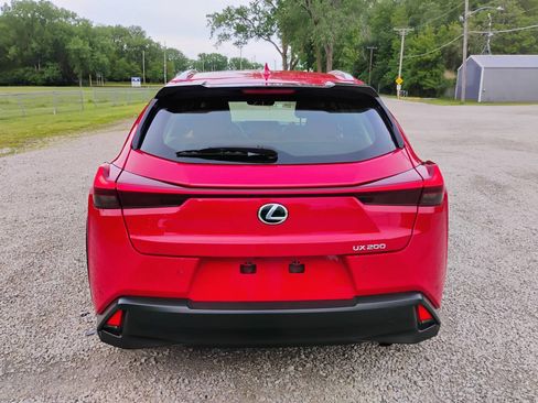 Used 2019 Lexus UX 200 w/ Premium Package FWD image 10