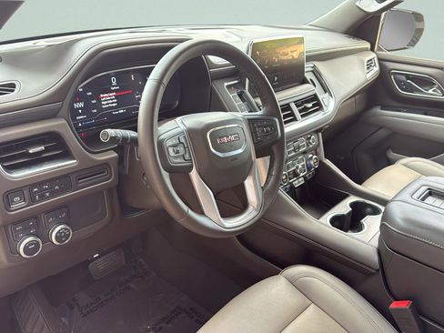 Used 2024 GMC Yukon SLT w/ SLT Luxury Package AWD/4WD image 15