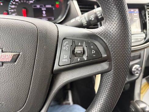 Used 2019 Chevrolet Trax LS image 34