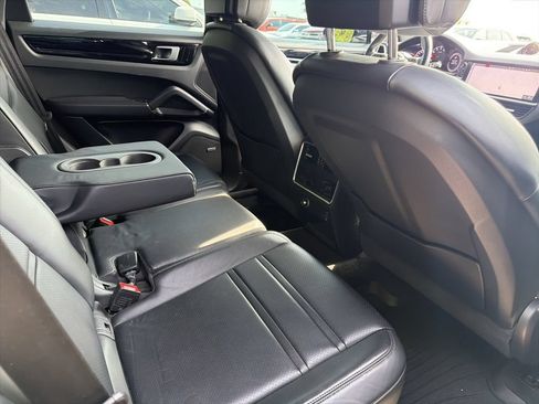 Used 2019 Porsche Cayenne AWD/4WD image 6