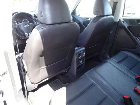 Used 2017 Volkswagen Tiguan S image 25