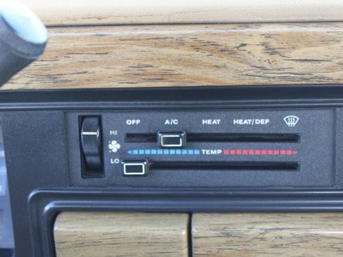 Used 1990 Jeep Grand Wagoneer image 63