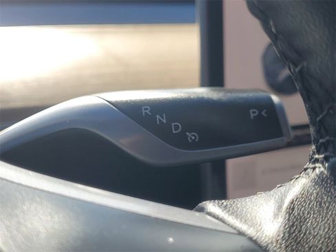 Used 2021 Tesla Model Y Long Range image 10