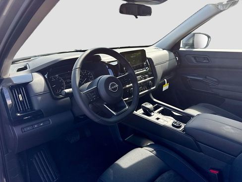 New 2025 Nissan Pathfinder SV image 2