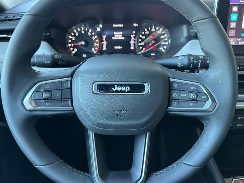 Used 2025 Jeep Compass Limited AWD/4WD image 18