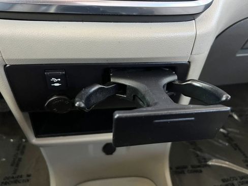 Used 2018 Toyota Sienna LE w/ Carpet Mat Package FWD image 26