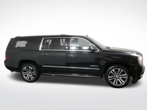 Used 2018 GMC Yukon XL Denali w/ Denali Ultimate Package AWD/4WD image 2