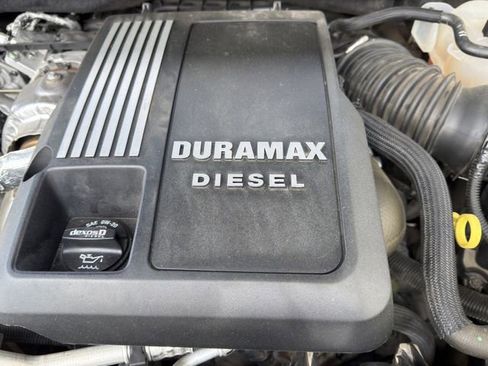 Used 2022 Chevrolet Silverado 1500 LT AWD/4WD image 31