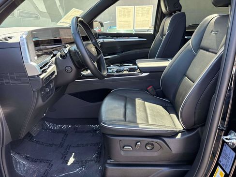 Used 2025 Cadillac Escalade ESV Sport AWD/4WD image 26