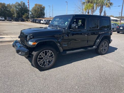 Used 2022 Jeep Wrangler Unlimited Sahara image 3