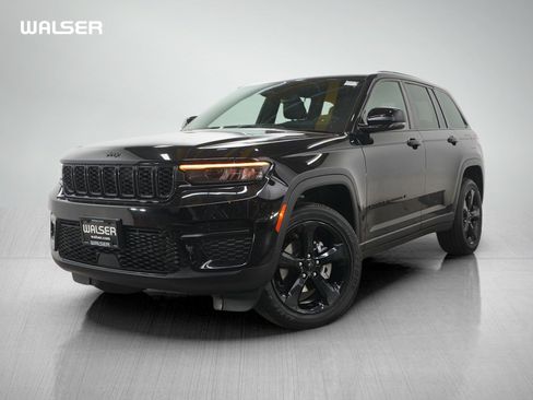 Used 2024 Jeep Grand Cherokee Altitude image 1
