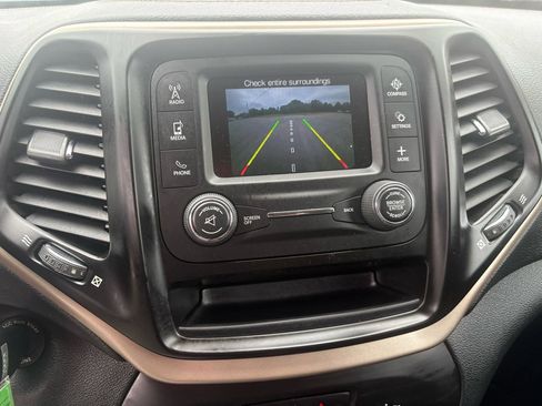 Used 2016 Jeep Cherokee Sport AWD/4WD image 26