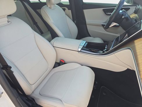 Used 2024 Mercedes-Benz C 300 Sedan image 10