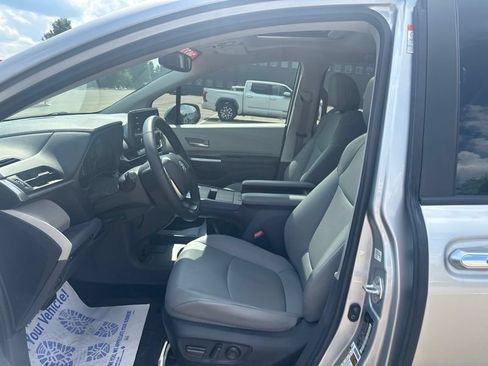 Used 2022 Toyota Sienna XLE FWD image 26