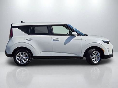 Used 2025 Kia Soul LX w/ LX Technology Package image 3