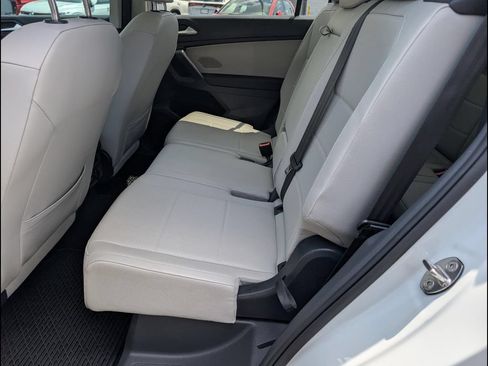 Used 2021 Volkswagen Tiguan SE w/ Panoramic Sunroof Package FWD image 8