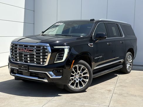Used 2025 GMC Yukon XL Denali AWD/4WD image 2