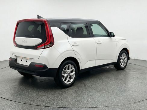 Used 2025 Kia Soul LX w/ LX Technology Package FWD image 9