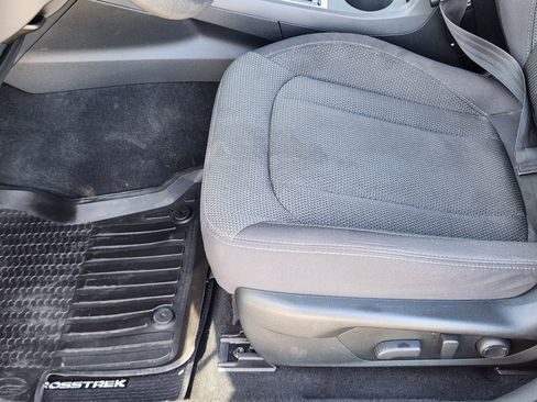 Used 2024 Subaru Crosstrek 2.0i Premium image 9