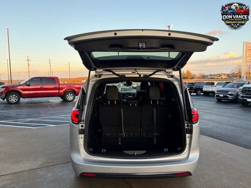 New 2026 Chrysler Pacifica Select w/ S Appearance Package image 19