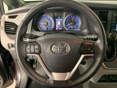 Used 2020 Toyota Sienna XLE Premium AWD/4WD image 22