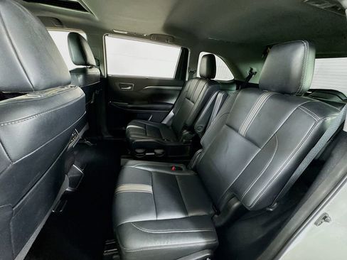 Certified 2018 Toyota Highlander SE image 20