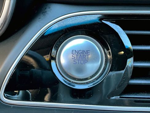 Used 2022 Genesis G70 2.0T image 33