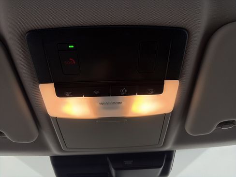 Used 2023 Mitsubishi Outlander SE image 32