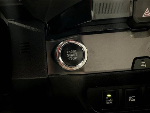 Used 2018 Toyota Tacoma TRD Sport image 32