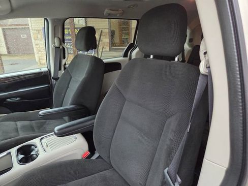 Used 2016 Dodge Grand Caravan SXT w/ Rear Park Assist Package FWD image 20