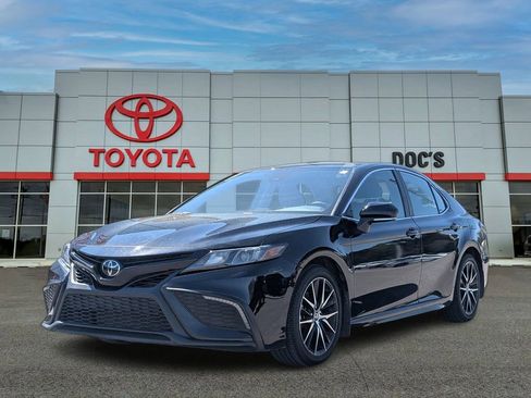 Used 2023 Toyota Camry SE image 1