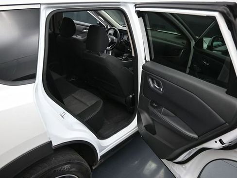 Used 2024 Nissan Rogue SV FWD image 33