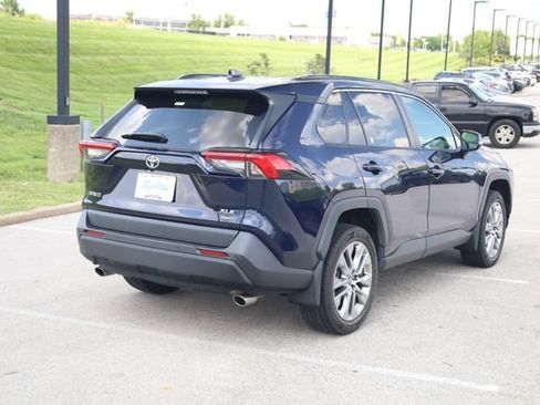 Used 2021 Toyota RAV4 XLE Premium AWD/4WD image 4