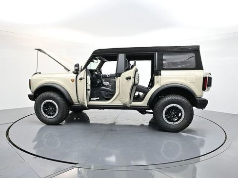 New 2025 Ford Bronco Badlands image 34