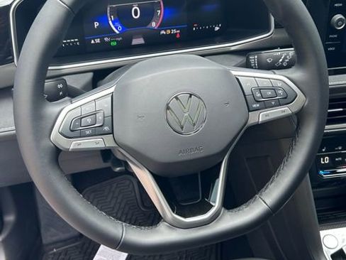 New 2026 Volkswagen Taos SE FWD image 8