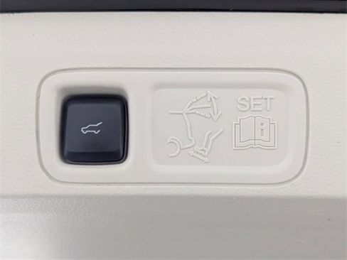 Used 2020 Lincoln Navigator Black Label w/ Cargo Convenience Package image 32